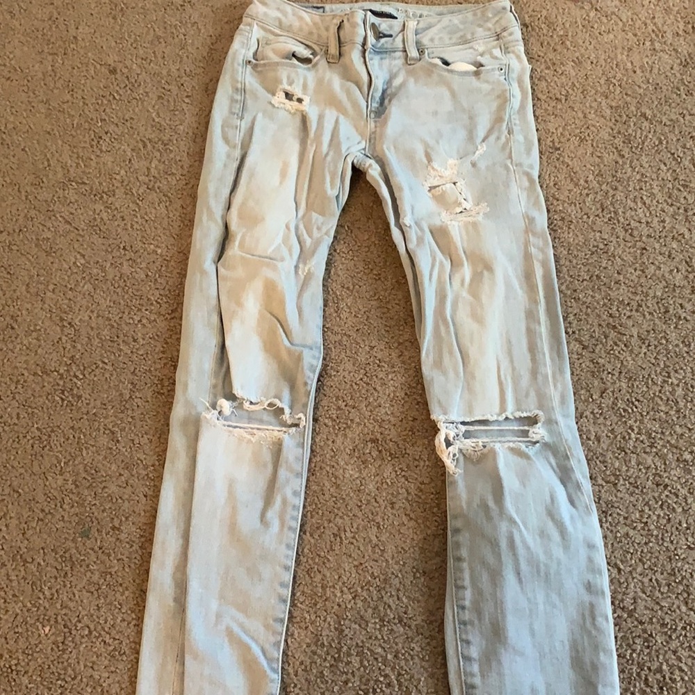 american eagle light washed mom jeans